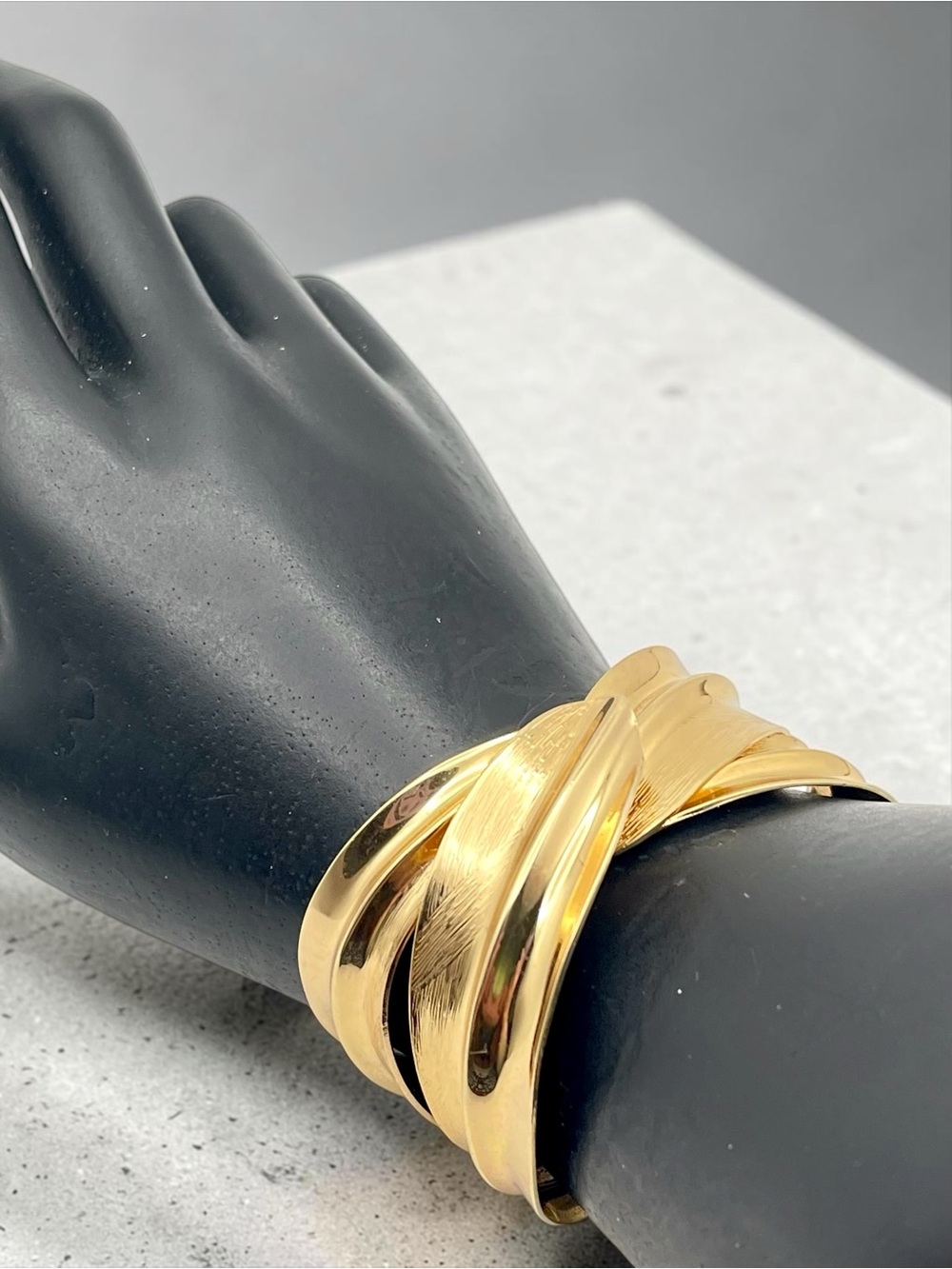 Bold Vintage Modernist Gold Tone Metal Hinge Cuff Bracelet Multi Band